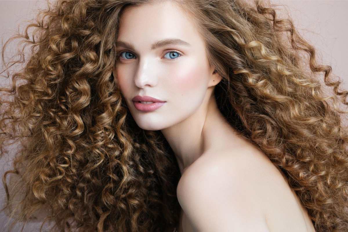 Everything You Need to Know About ‘Hair Clouding’ for Curly Hair